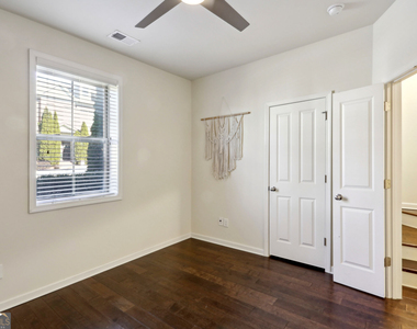 7395 Glisten Avenue - Photo Thumbnail 15
