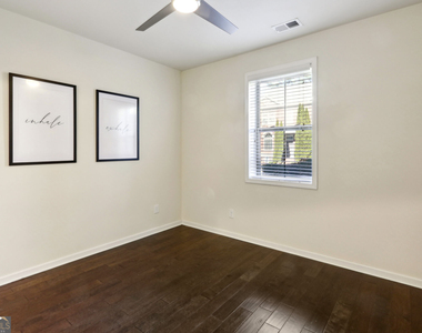7395 Glisten Avenue - Photo Thumbnail 16