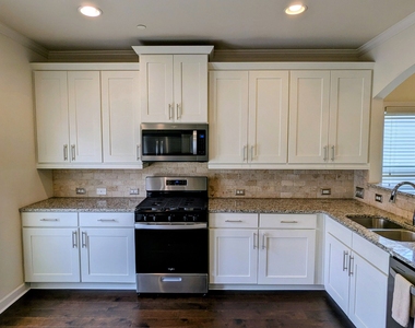 7395 Glisten Avenue - Photo Thumbnail 8