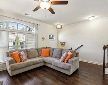7395 Glisten Avenue - Photo Thumbnail 3