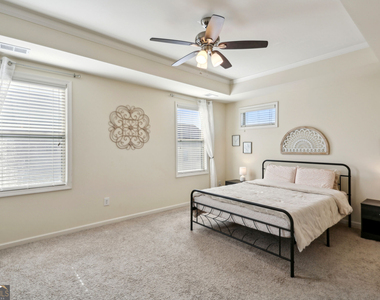 7395 Glisten Avenue - Photo Thumbnail 10
