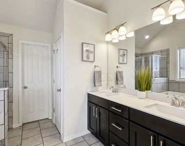 7395 Glisten Avenue - Photo Thumbnail 13