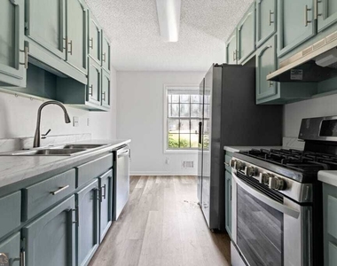 7169 Williamsburg Drive - Photo Thumbnail 8