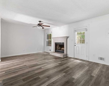 7169 Williamsburg Drive - Photo Thumbnail 6