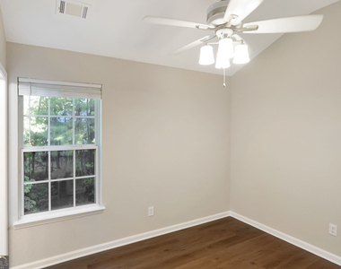 373 Brookview Drive - Photo Thumbnail 8
