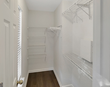 373 Brookview Drive - Photo Thumbnail 11