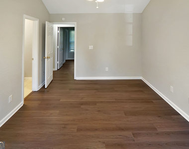 373 Brookview Drive - Photo Thumbnail 6