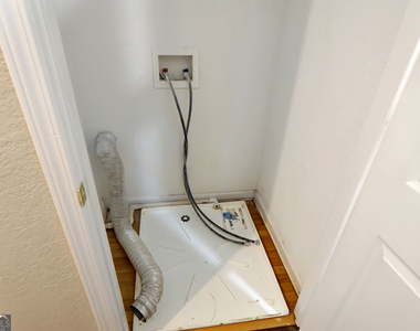 373 Brookview Drive - Photo Thumbnail 9