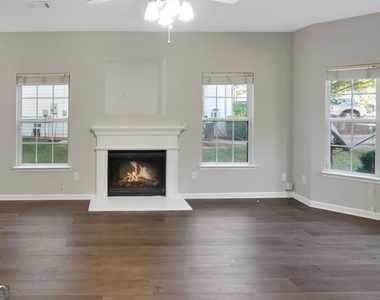 373 Brookview Drive - Photo Thumbnail 2