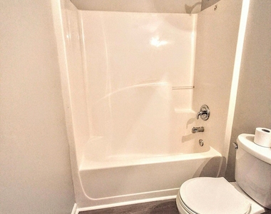 6909 Malvern Court - Photo Thumbnail 12