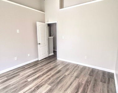 6909 Malvern Court - Photo Thumbnail 14