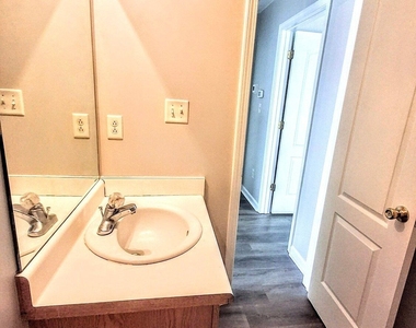 6909 Malvern Court - Photo Thumbnail 13
