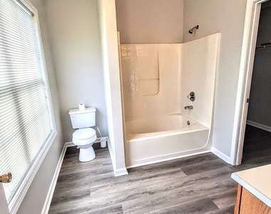 6909 Malvern Court - Photo Thumbnail 17