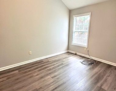 6909 Malvern Court - Photo Thumbnail 8