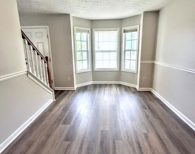 6909 Malvern Court - Photo Thumbnail 6
