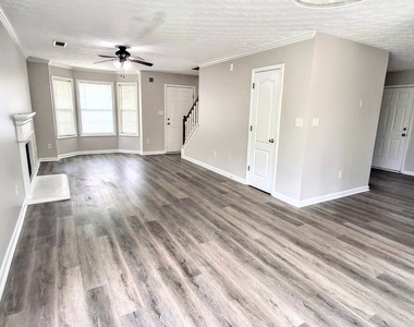 6909 Malvern Court - Photo Thumbnail 3
