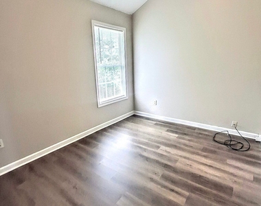 6909 Malvern Court - Photo Thumbnail 10