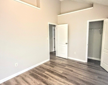 6909 Malvern Court - Photo Thumbnail 11