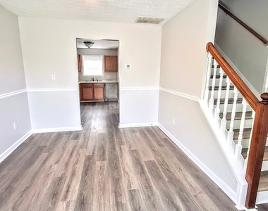 6909 Malvern Court - Photo Thumbnail 7