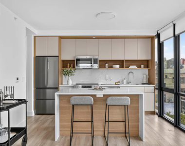 52 4th Avenue - Photo Thumbnail 2