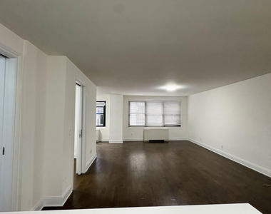 Copy of fifth ave - Photo Thumbnail 3