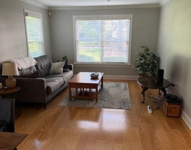 77 Potomac Dr - Photo Thumbnail 10