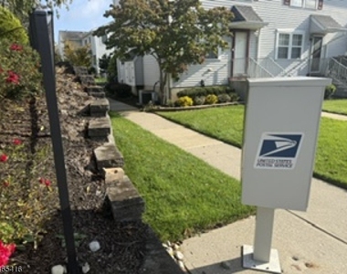 818 Belmont Dr - Photo Thumbnail 3
