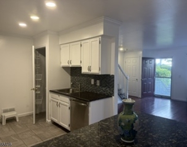 818 Belmont Dr - Photo Thumbnail 17