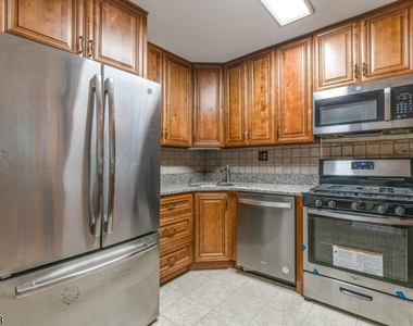 293 Greenfield Rd - Photo Thumbnail 6