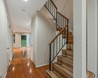 293 Greenfield Rd - Photo Thumbnail 2