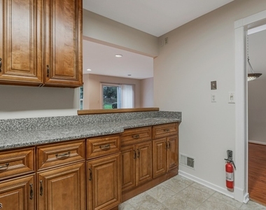 293 Greenfield Rd - Photo Thumbnail 7