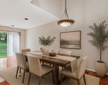 293 Greenfield Rd - Photo Thumbnail 8