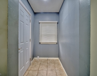 47 Court St - Photo Thumbnail 3