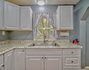 47 Court St - Photo Thumbnail 8