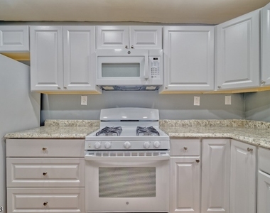 47 Court St - Photo Thumbnail 7
