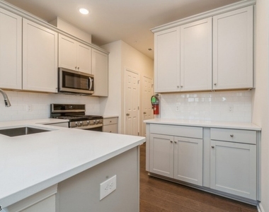 77 Robeson St - Photo Thumbnail 12