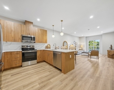 1815 Front St - Photo Thumbnail 14