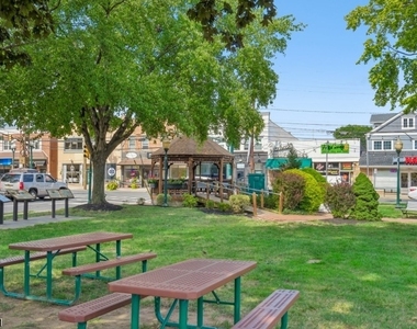 1815 Front St - Photo Thumbnail 27