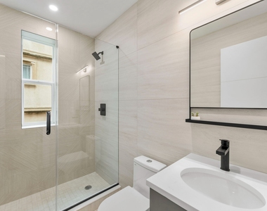 315 West Broadway - Photo Thumbnail 3