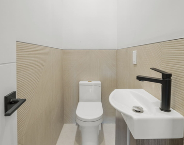 315 West Broadway - Photo Thumbnail 4