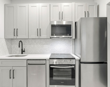315 West Broadway - Photo Thumbnail 2