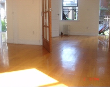 Mott Street - Photo Thumbnail 4
