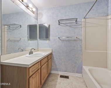 302 Graham Avenue - Photo Thumbnail 16