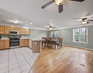 302 Graham Avenue - Photo Thumbnail 5