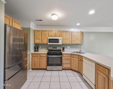 302 Graham Avenue - Photo Thumbnail 8