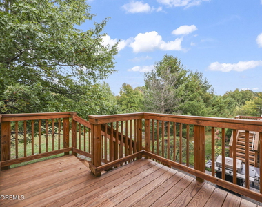 302 Graham Avenue - Photo Thumbnail 25