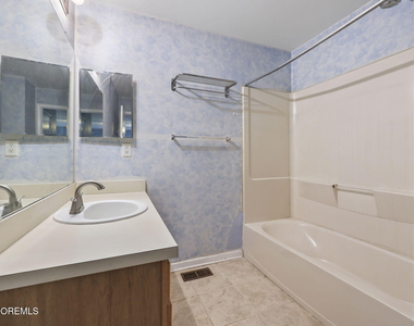 302 Graham Avenue - Photo Thumbnail 15