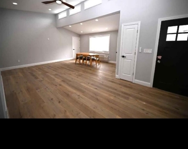 110 17th Ave - Photo Thumbnail 2