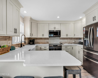 102 W Spray Way - Photo Thumbnail 12