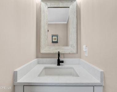 102 W Spray Way - Photo Thumbnail 6